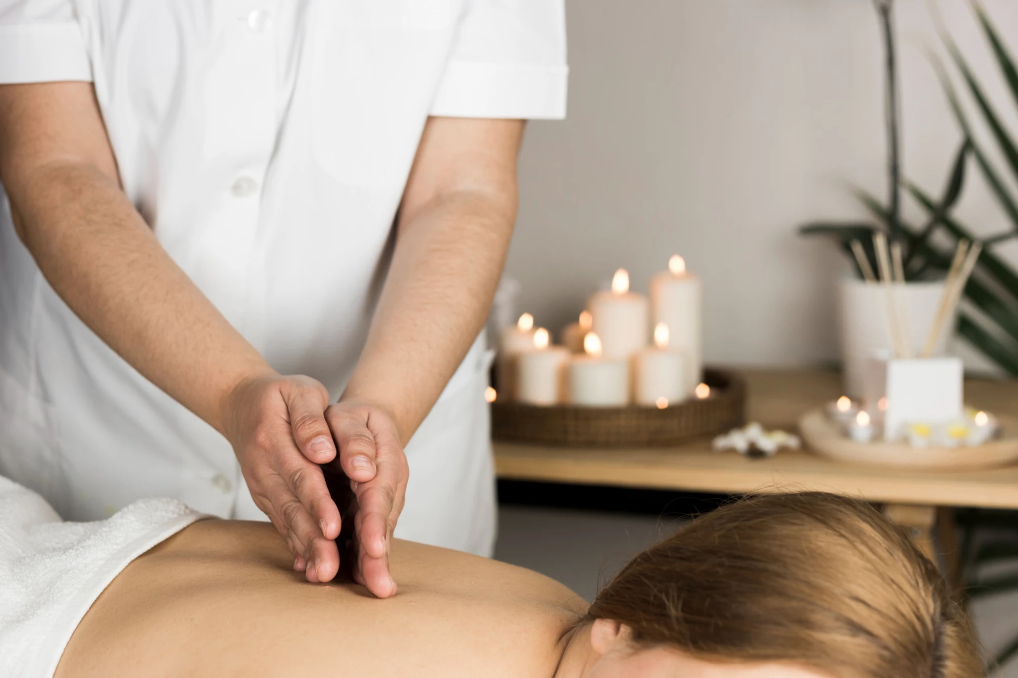 Massages professional working with a customer