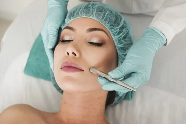 Signature Facial service illustration Signature Facial illustration
